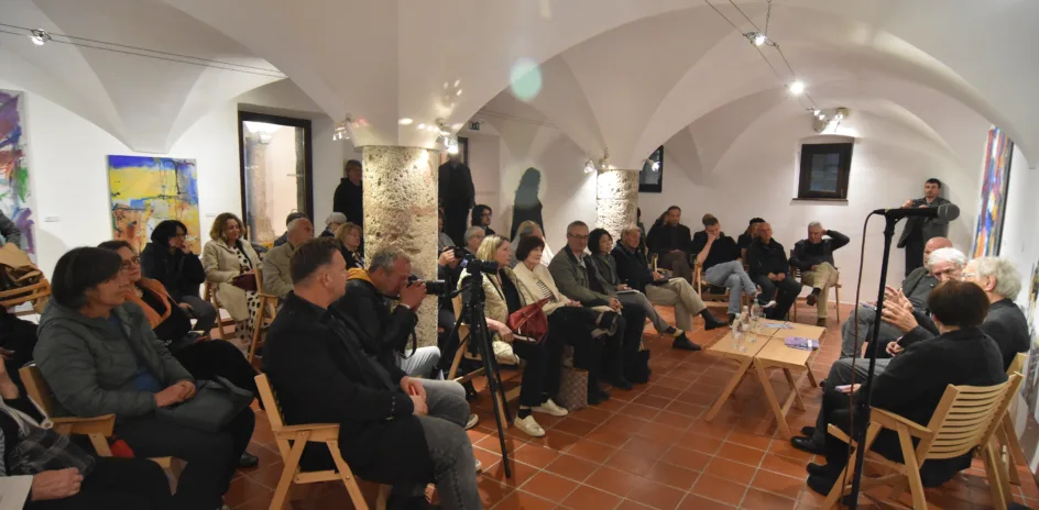 obiskovalci galerije