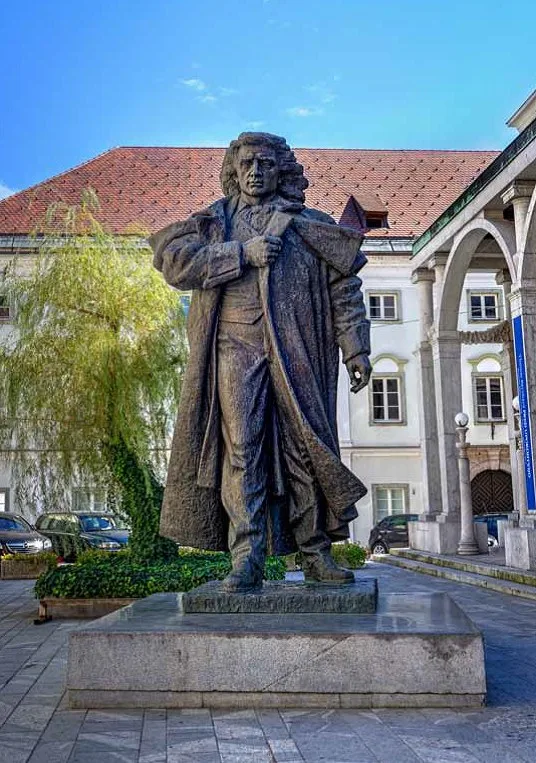Spomenik dr. Franceta Prešerna pred Prešernovim gledališčem Kranj